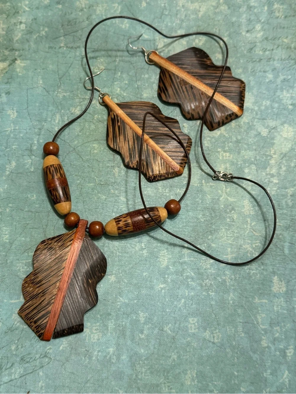 TROPICAL LEAF NECKLACE AND EARRINGS